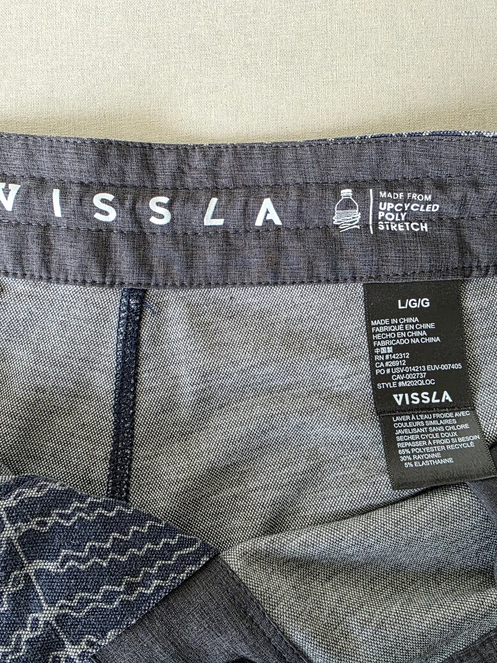 Vissla Tropical Pleasures Hybrid Boardshorts Men's L Navy Leaf Print Surf Shorts